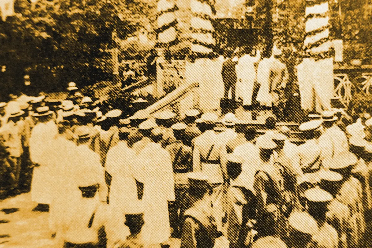 Illustration: 1925廣州中央公園, from a period photograph (1925), redrawn as a ochre blue pencil duotone.