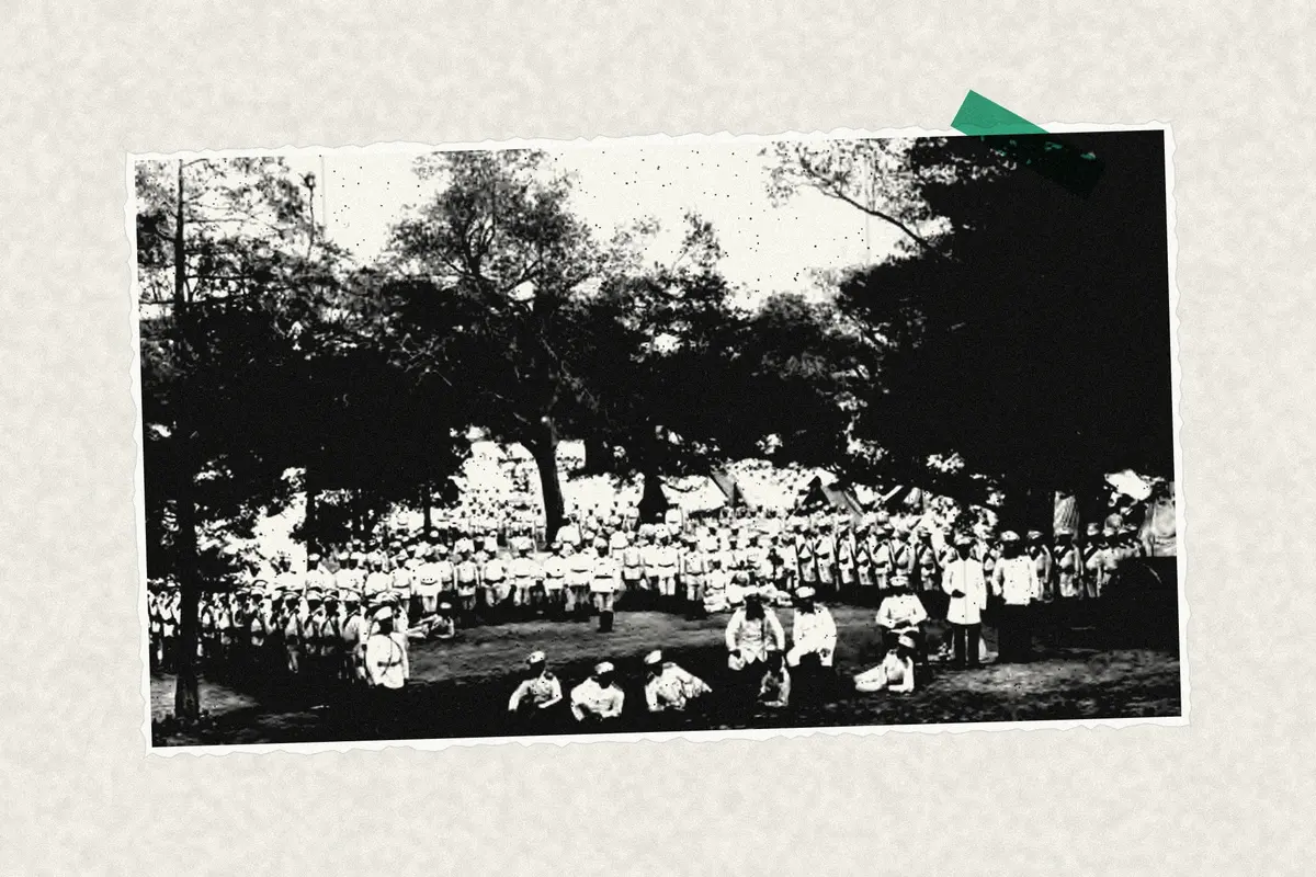 Illustration: Русские войска в Пекине 4, from a period photograph (1903), redrawn as a photocopied cutting.