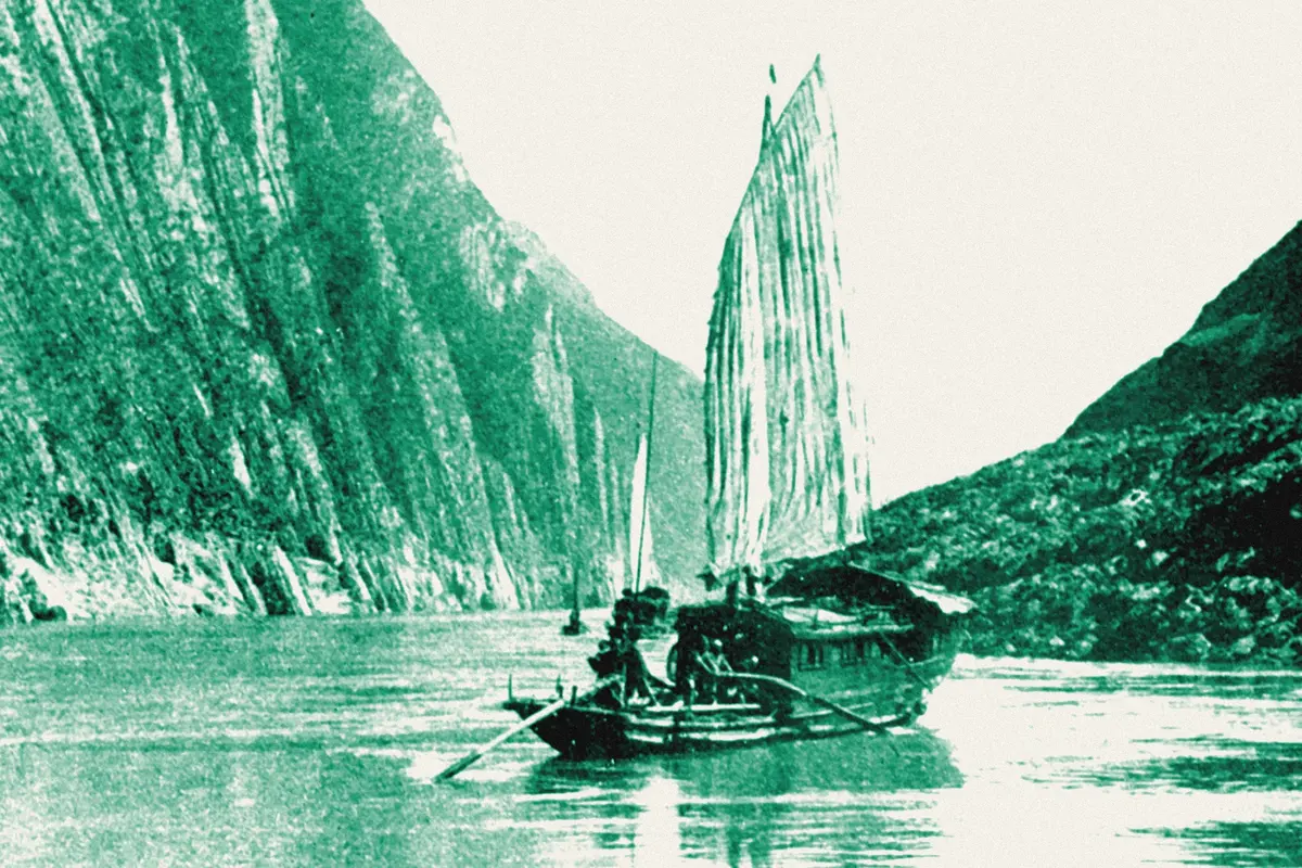 Illustration: A wandering student in the Far East vol.1 - The passenger junk on the Yang-Tsze, from a period photograph (1908), redrawn as a jade blue pencil duotone.