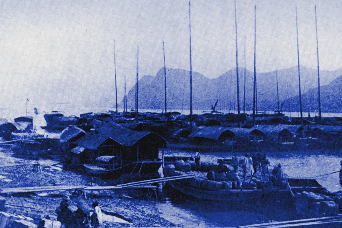 Illustration: A wandering student in the Far East vol.1 - Chinese junks at Ichang, from a period photograph (1908), redrawn as a blue blue pencil duotone.