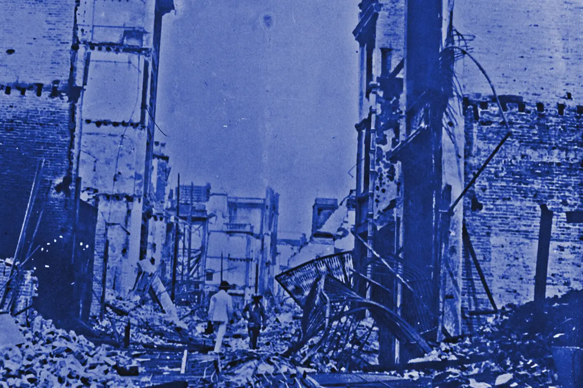 Illustration: Canton, guerre civile (CNews) - btv1b53139751p, from a period photograph (1924), redrawn as a blue blue pencil duotone.