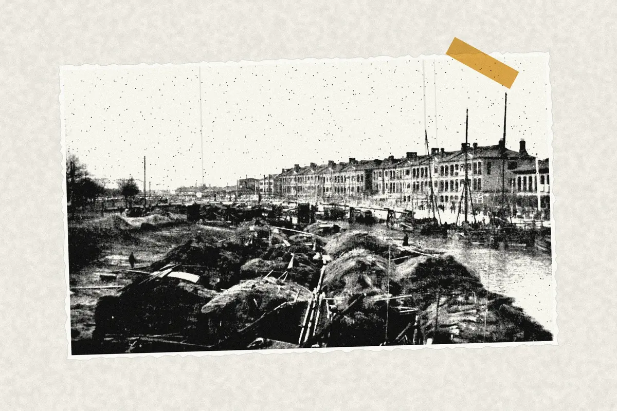 Illustration: Farmers of forty centuries - Boat loads of fuel, from a period photograph (1911), redrawn as a photocopied cutting.