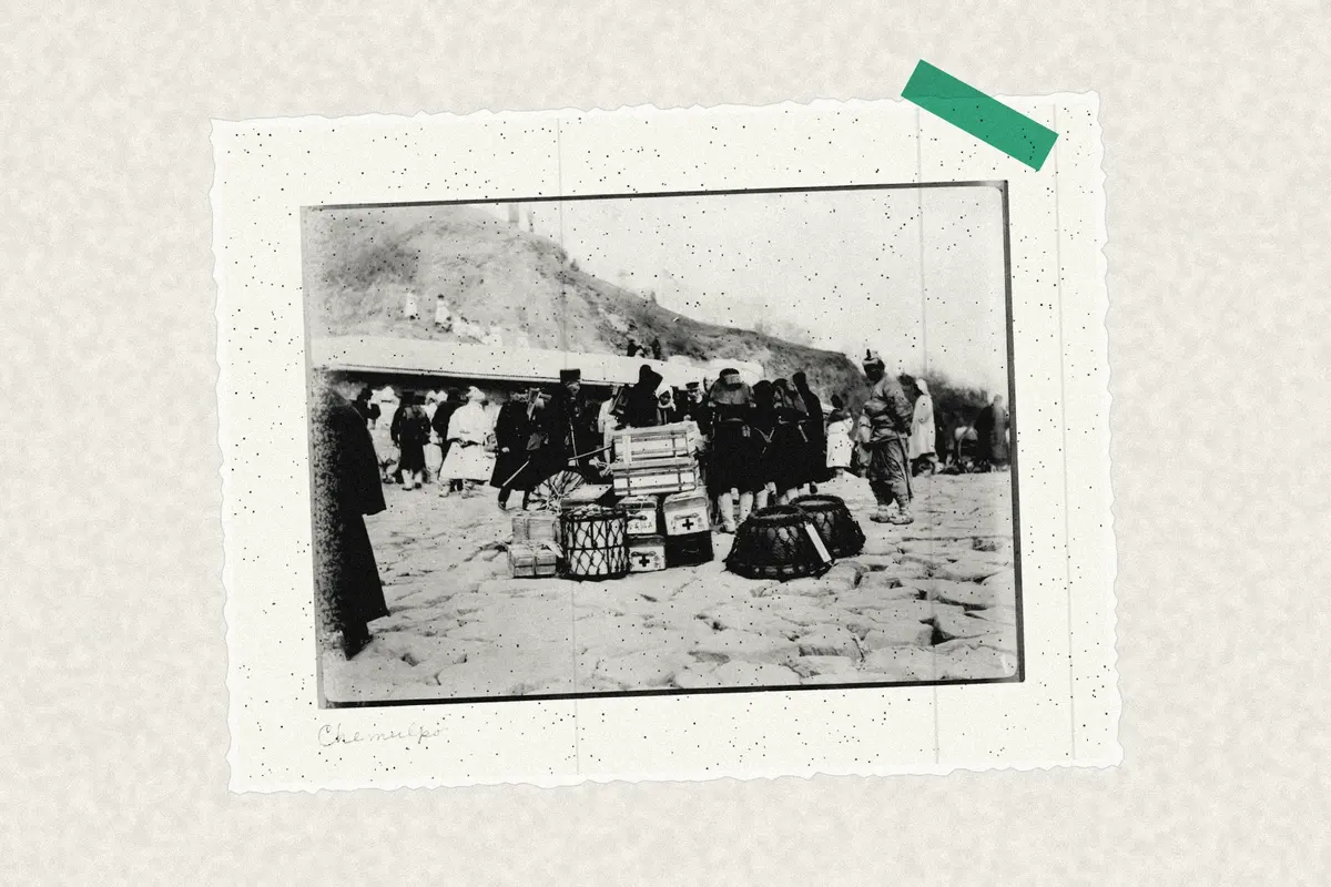 Illustration: Japanese Hospital Corps landing medical and surgical supplies at Chemulpo LCCN2005679321, from a nineteenth-century photograph (1895), redrawn as a photocopied cutting.