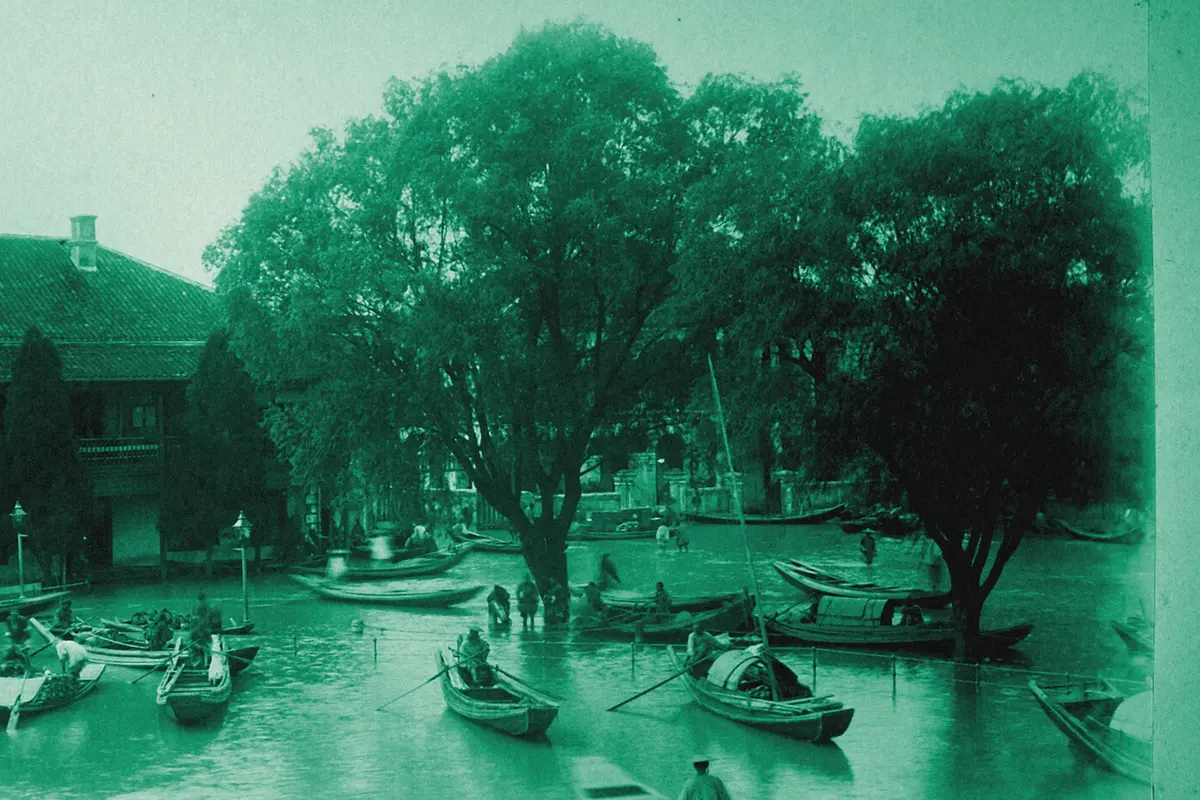 Illustration: Loisirs d'un groupe d'Européens à Hankou (Chine) - btv1b84363476 (31 of 54), from a nineteenth-century photograph (1889), redrawn as a jade blue pencil duotone.
