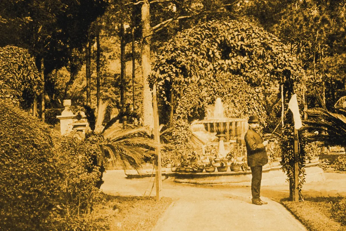 Illustration: No 08 Hong Kong Happy Valley by Lai Afong, from a nineteenth-century photograph (1880), redrawn as a ochre blue pencil duotone.