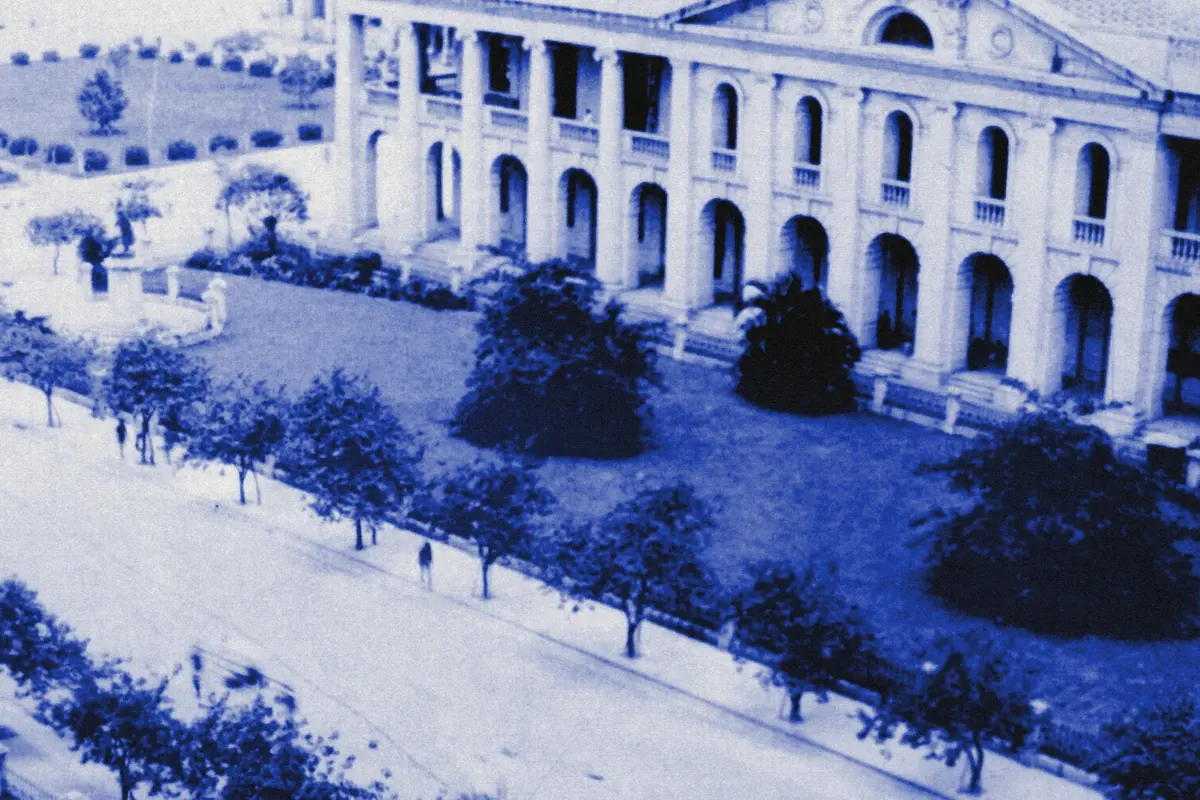 Illustration: Statue Square Circa 1910 IMG 5787, from a period photograph (1910), redrawn as a blue blue pencil duotone.