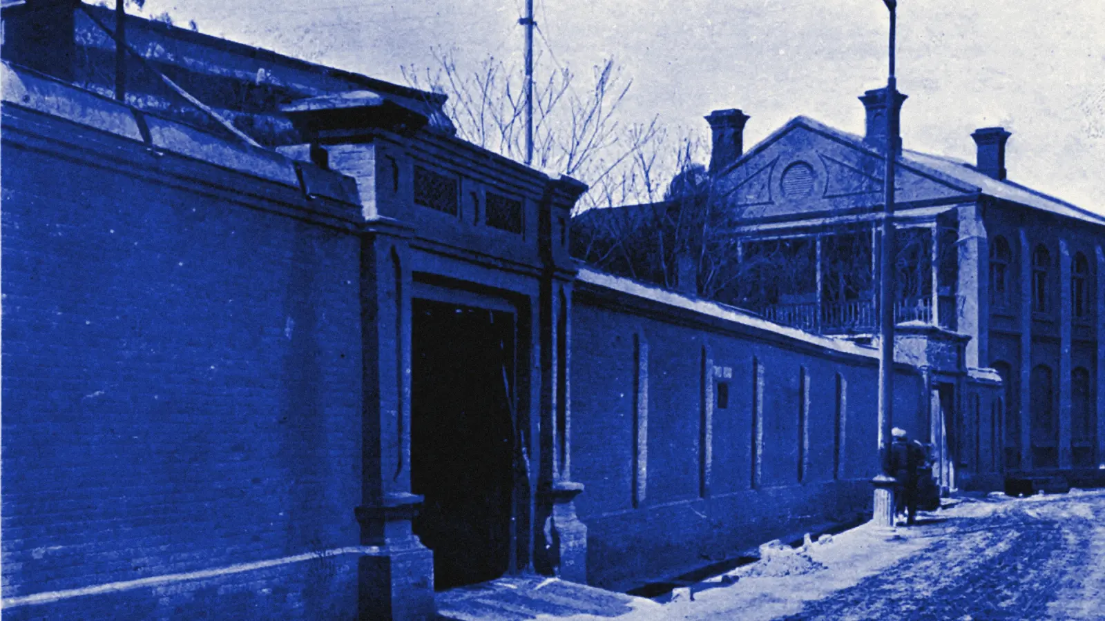 Illustration: Tcitp d757 telge & schroeter commercial operations in tientsin, from a period photograph (1908), redrawn as a blue blue pencil duotone.