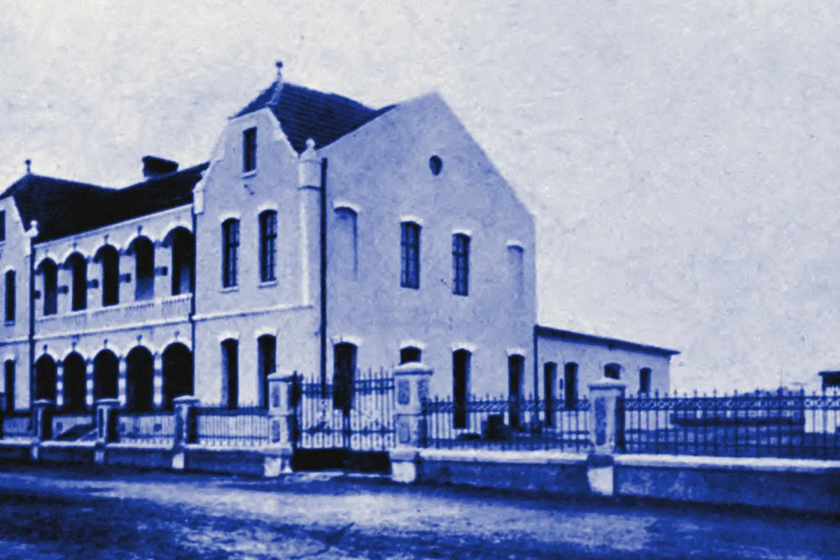 Illustration: Tcitp d818 siemssen & co commercial operations in tsingtau, from a period photograph (1908), redrawn as a blue blue pencil duotone.