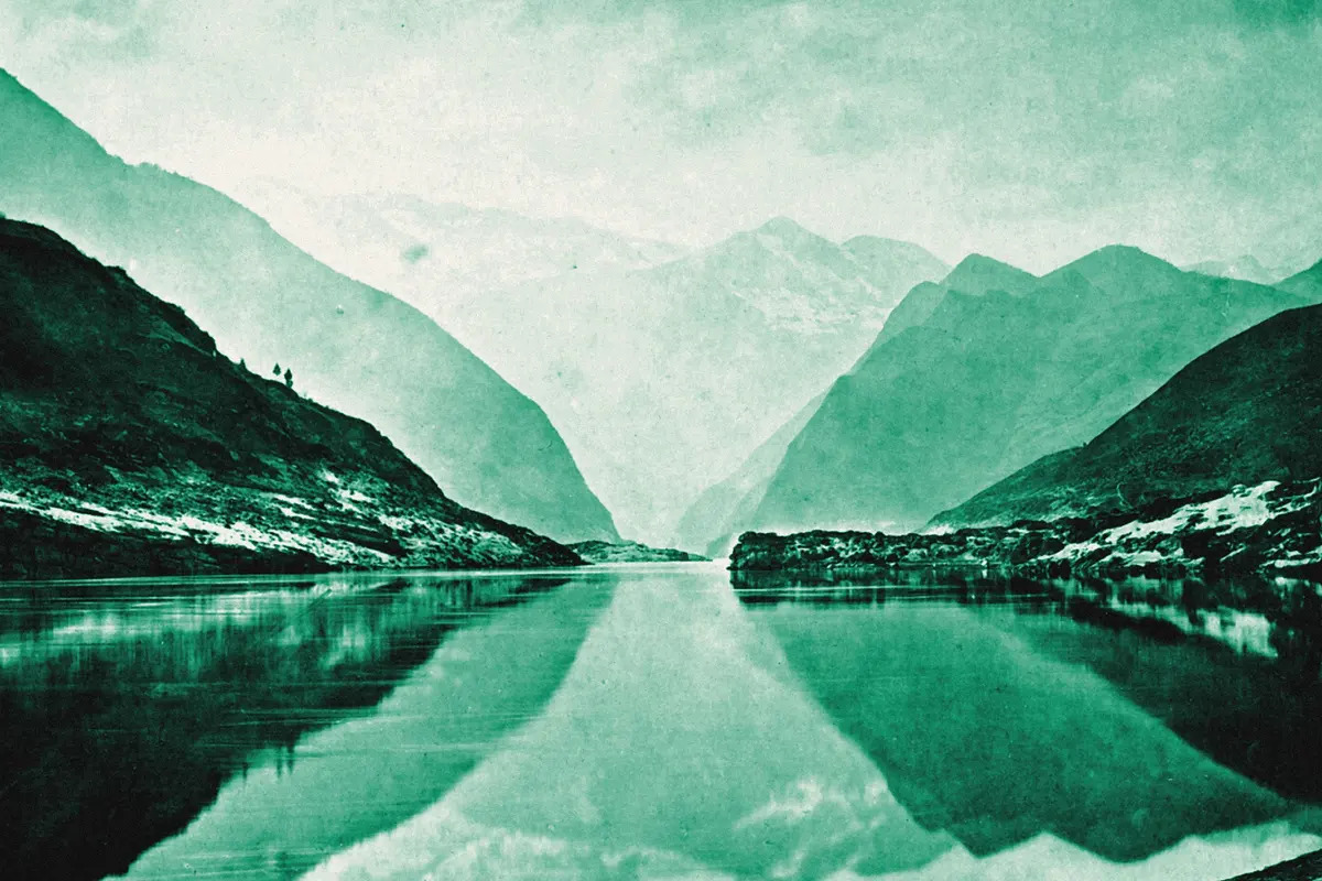 Illustration: WU-SHAN GORGE, PROVINCE OF SZECHUAN, from a nineteenth-century photograph (1898), redrawn as a jade blue pencil duotone.
