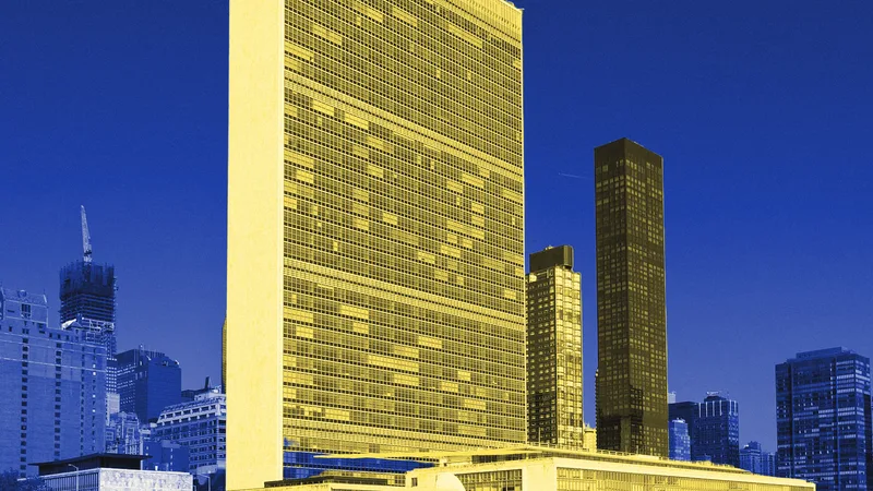 Photo illustration: the United Nations Secretariat building in New York in blue duotone, the building in yellow.
